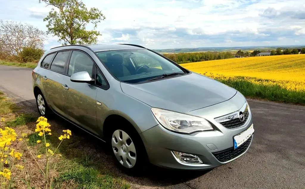 Second-hand Opel Astra Selection 101 CP (74 kW) 2011 Gri Break