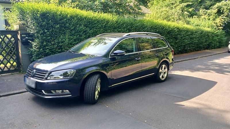 Gebraucht VW Passat 140 PS (102 kW) 2012 Blau Kombi