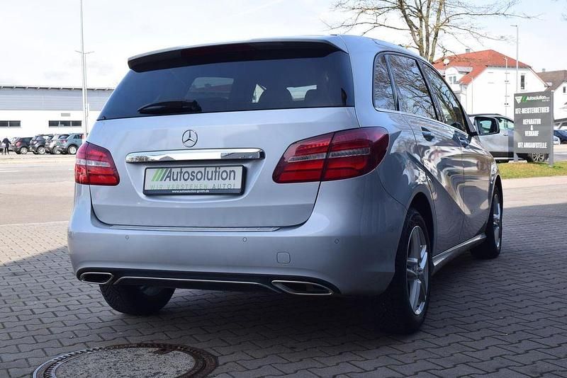 Gebraucht Mercedes B200 136 PS (100 kW) 2015 Silber Van / Kleinbus