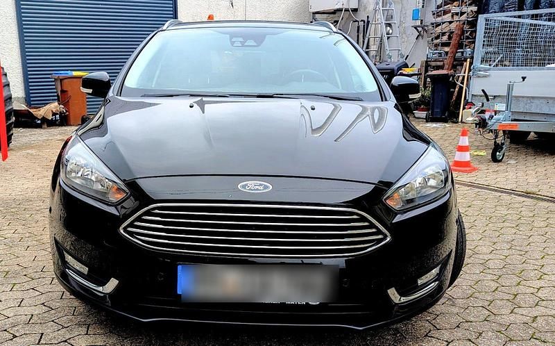 Gebraucht Ford Focus Titanium 120 PS (88 kW) 2018 Schwarz Kombi