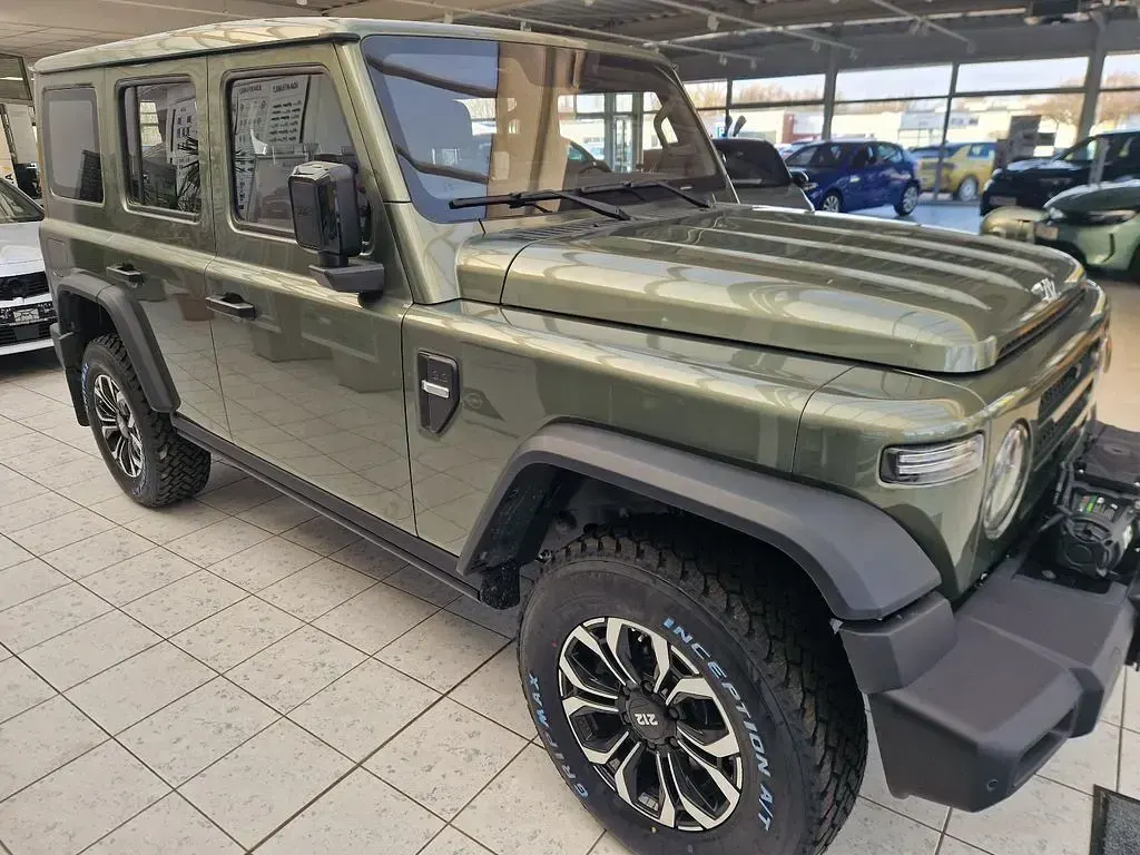 Neu BAW 212 166 PS (122 kW) 2026 Grün SUV