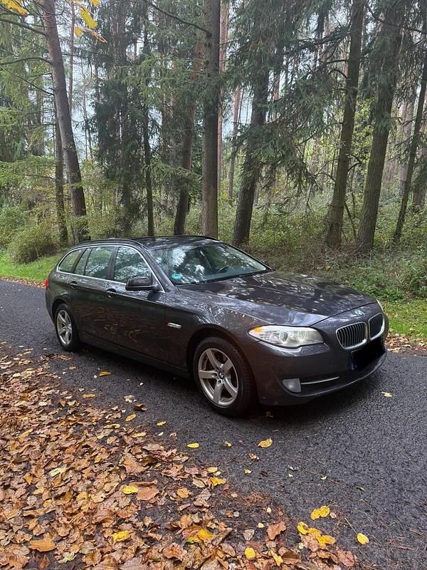 Grau Gebraucht 2011 BMW 535 Luxury Line Kombi | 6.300 € (Superpreis) - Bild 1/4