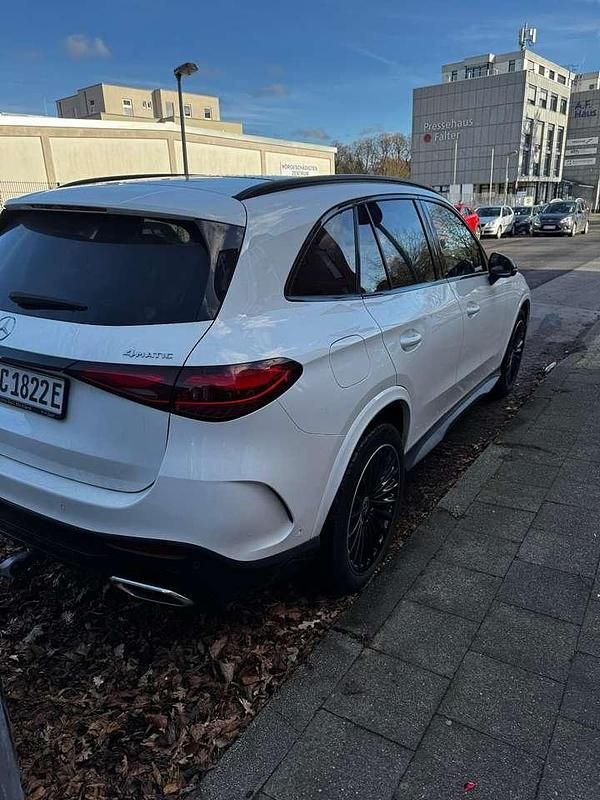 Gebraucht Mercedes GLC300e AMG line Plus 211 PS (155 kW) 2023 SUV