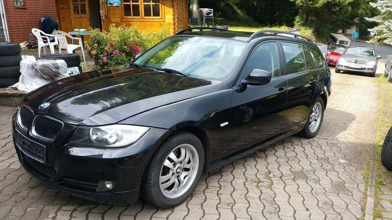 Schwarz Gebraucht 2009 BMW 318 Kombi | 2.880 € (Guter Preis) - Bild 1/4