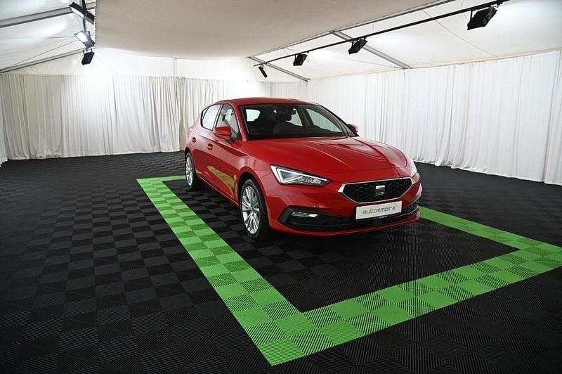 Usado Seat Leon Style 110 CV (80 kW) 2023 Rojo Berlina