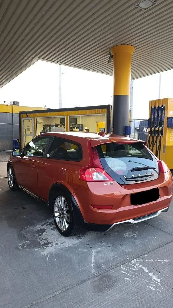 Second-hand Volvo C30 109 CP (80 kW) 2010 Portocaliu Hatchback