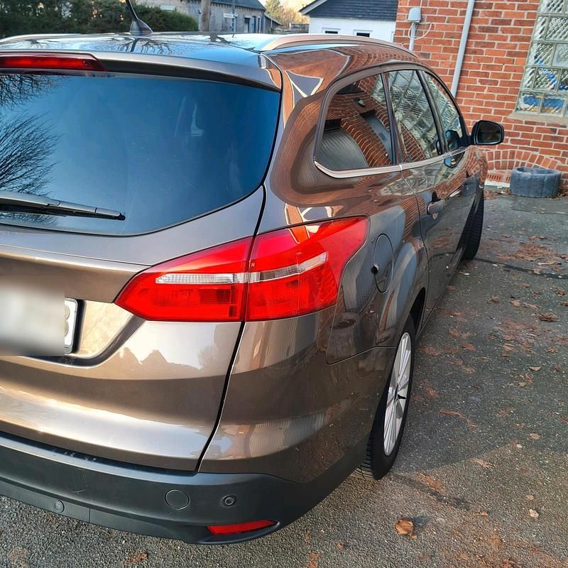 Gebraucht Ford Focus Titanium 120 PS (88 kW) 2017 Braun Kombi