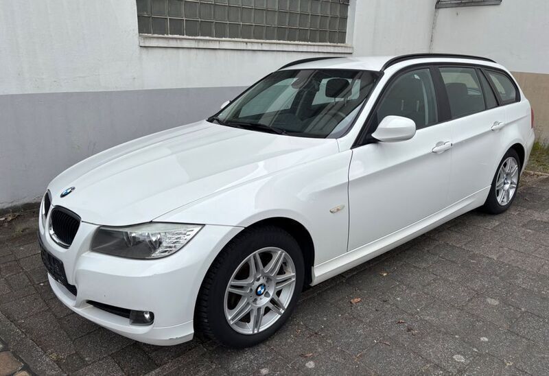 Weiß Gebraucht 2010 BMW 320 Comfort Edition Kombi | 5.700 € (Fairer Preis) - Bild 1/4