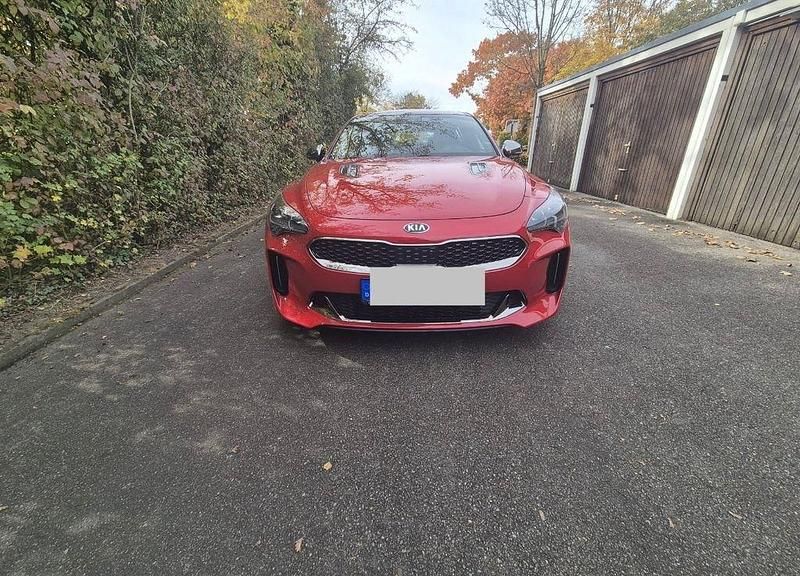 Rot Gebraucht 2017 Kia Stinger Kleinwagen | 25.000 € (Fairer Preis) - Bild 1/4