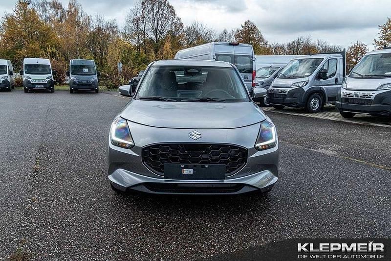 Neu Suzuki Swift Comfort+ 83 PS (61 kW) 2025 Premium silver Limousine
