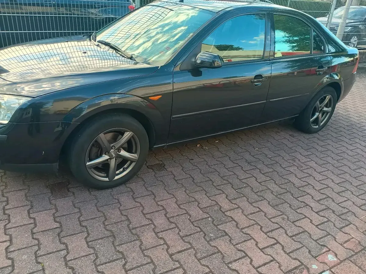 Gebraucht Ford Mondeo 145 PS (106 kW) 2001 Schwarz Limousine