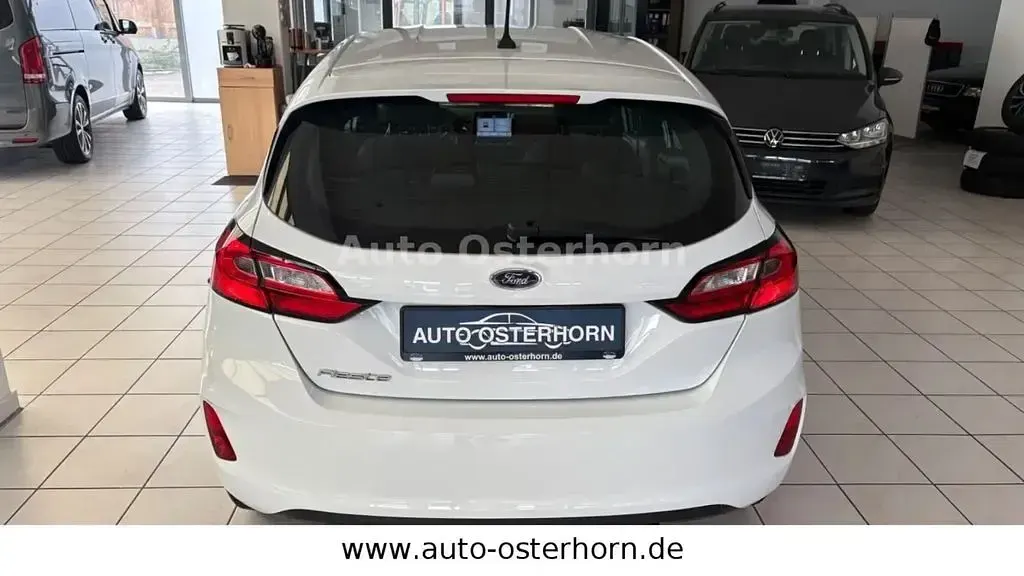 Gebraucht Ford Fiesta Cool & Connect 75 PS (55 kW) 2022 Frozen white Kleinwagen