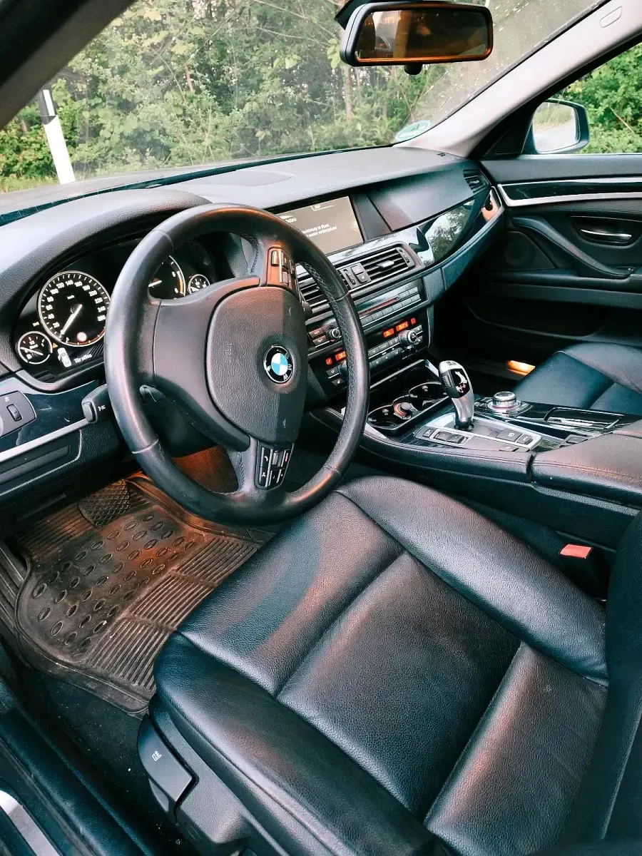 Gebraucht BMW 520 183 PS (134 kW) 2012 Grau Limousine