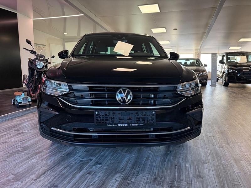 Gebraucht VW Tiguan United 150 PS (110 kW) 2021 Schwarz SUV