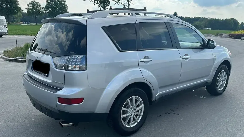Używany Mitsubishi Outlander Intense 170 KM (125 kW) 2008 Srebrny SUV