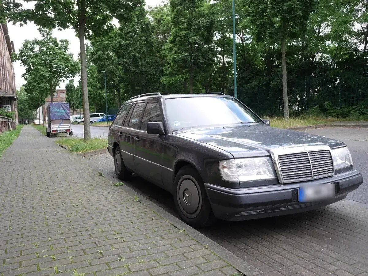 Gebraucht Mercedes E230 132 PS (97 kW) 1992 Andere farben Kombi