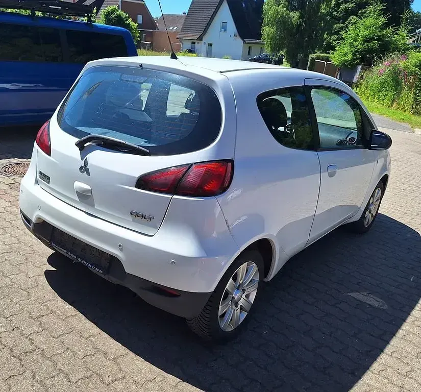 Gebraucht Mitsubishi Colt 75 PS (55 kW) 2011 Weiß Kleinwagen