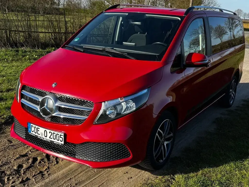 Gebraucht Mercedes V220 163 PS (119 kW) 2020 Rot Van / Kleinbus