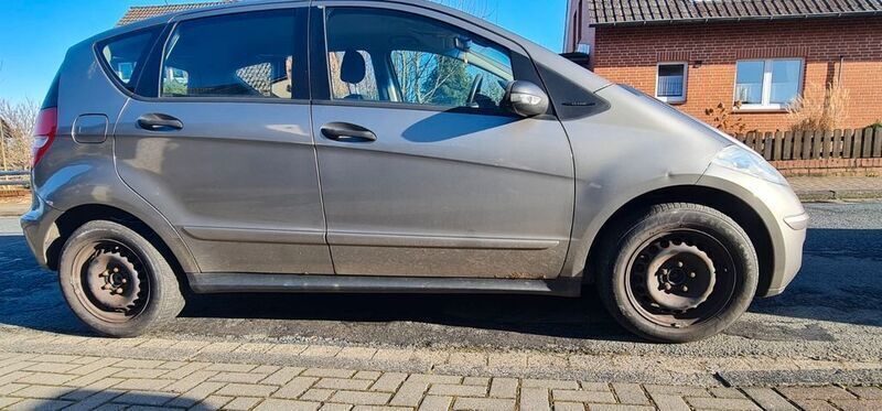 Grau Gebraucht 2004 Mercedes A150 Classic Van / Kleinbus | 1.200 € (Guter Preis) - Bild 1/4