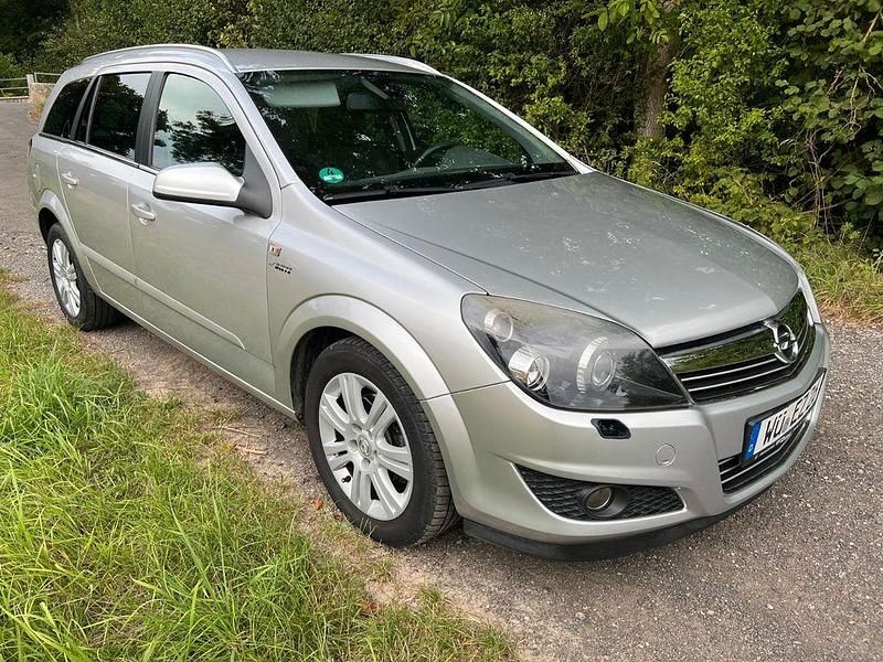 Silber Gebraucht 2008 Opel Astra Limousine | 2.600 € (Fairer Preis) - Bild 1/4