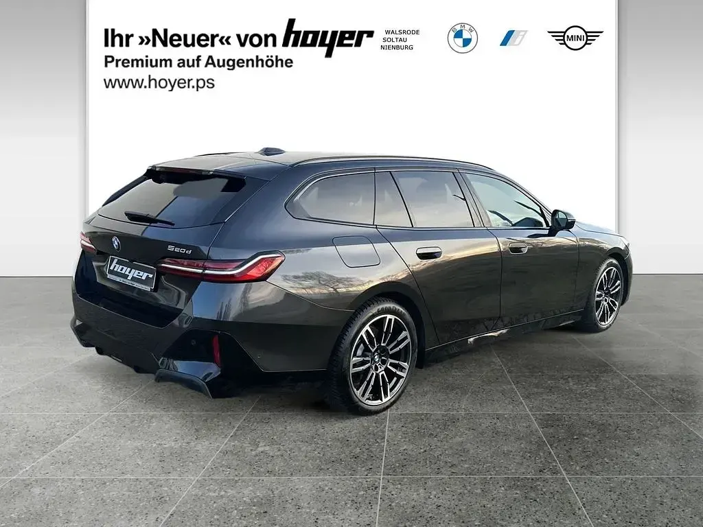 Gebraucht BMW 520 M Sport 197 PS (144 kW) 2025 Grau Kombi
