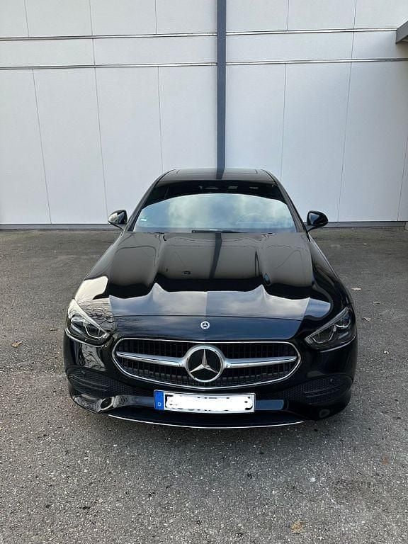 Schwarz Gebraucht 2022 Mercedes C200 Avantgarde Limousine | 32.500 € (Superpreis) - Bild 1/4