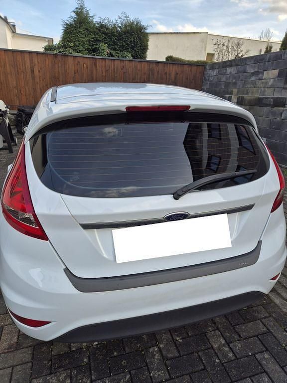 Gebraucht Ford Fiesta Trend 82 PS (60 kW) 2012 Weiß Kleinwagen