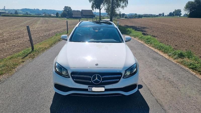 Weiß Gebraucht 2019 Mercedes E220 Kombi | 17.900 € (Superpreis) - Bild 1/4