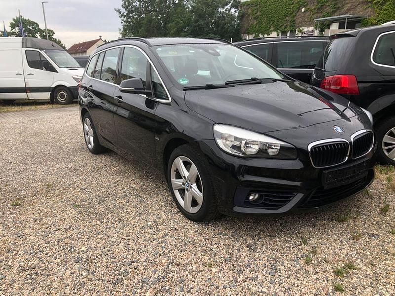 Schwarz Gebraucht 2015 BMW 218 Gran Tourer Sport Line Van / Kleinbus | 14.400 € (Teuer) - Bild 1/4