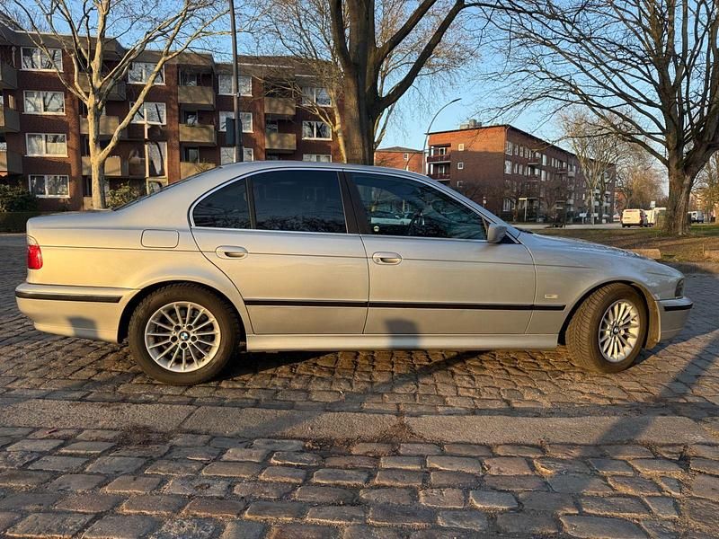 Gebraucht BMW 523 170 PS (125 kW) 1996 Silber Limousine