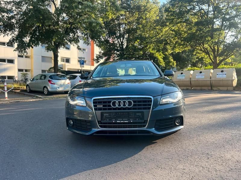 Grau Gebraucht 2011 Audi A4 Limousine | 6.200 € (Superpreis) - Bild 1/4