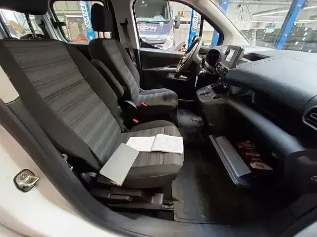 Gebraucht Opel Combo-e Life Edition 100 kW (136 PS) 2022 Casablancaweiss Limousine