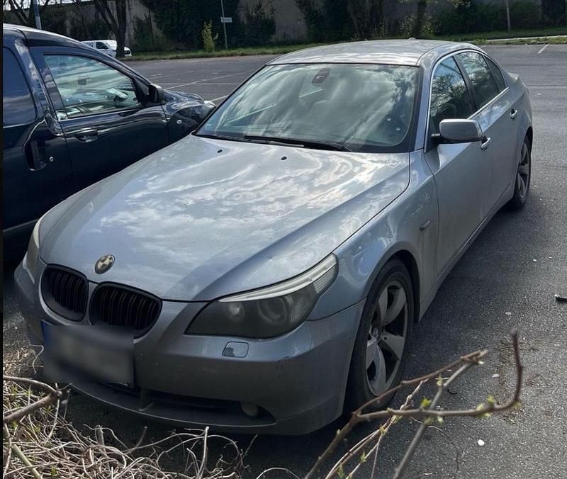 Grau Gebraucht 2005 BMW 525 Limousine | 2.600 € (Guter Preis) - Bild 1/4