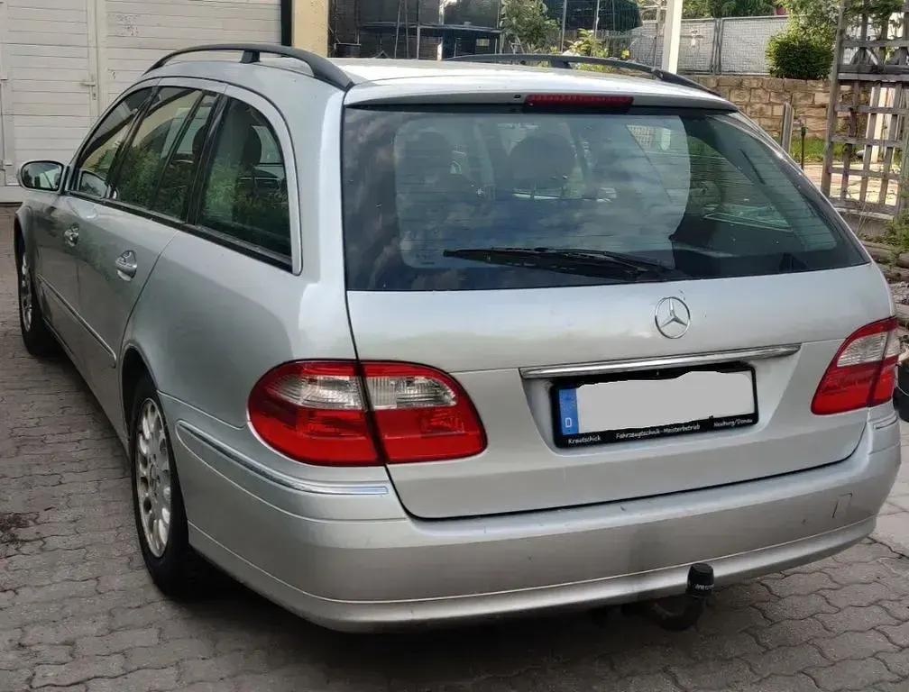 Gebraucht Mercedes E220 Elegance 150 PS (110 kW) 2003 Silber Limousine