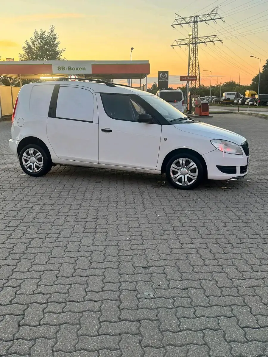 Gebraucht Skoda Roomster 75 PS (55 kW) 2010 Weiß Van / Kleinbus