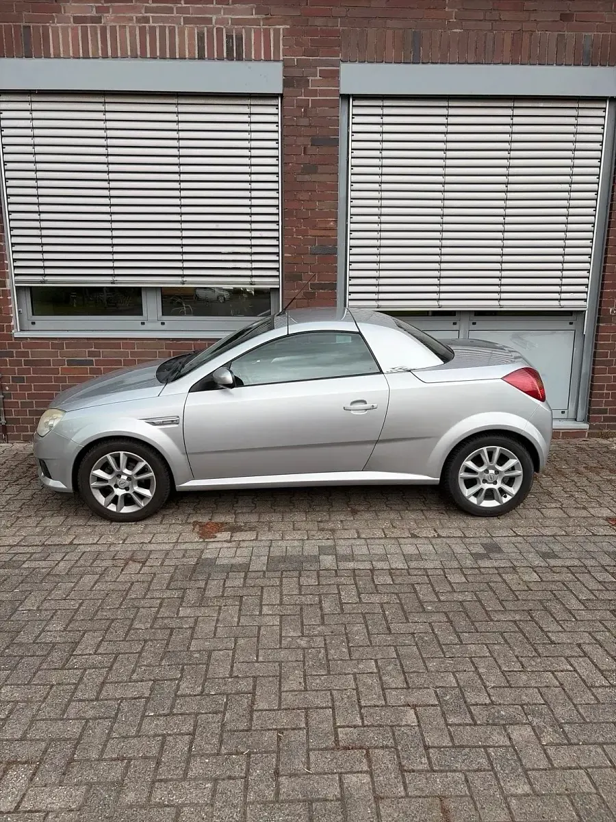 Gebraucht Opel Tigra 90 PS (66 kW) 2007 Silber Cabrio