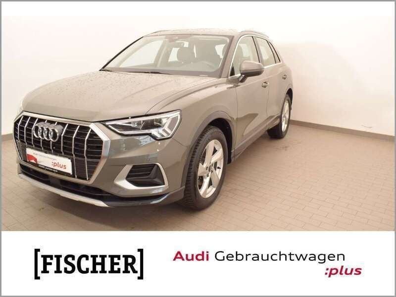Chronosgrau metallic (metallic) Gebraucht 2023 Audi Q3 Advanced SUV | 33.987 € (Superpreis) - Bild 1/4