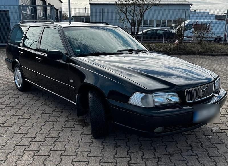 Second-hand Volvo V70 170 CP (125 kW) 2003 Negru Break