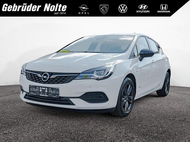 Weiß Gebraucht 2021 Opel Astra Design Edition Limousine | 15.250 € (Guter Preis) - Bild 1/4