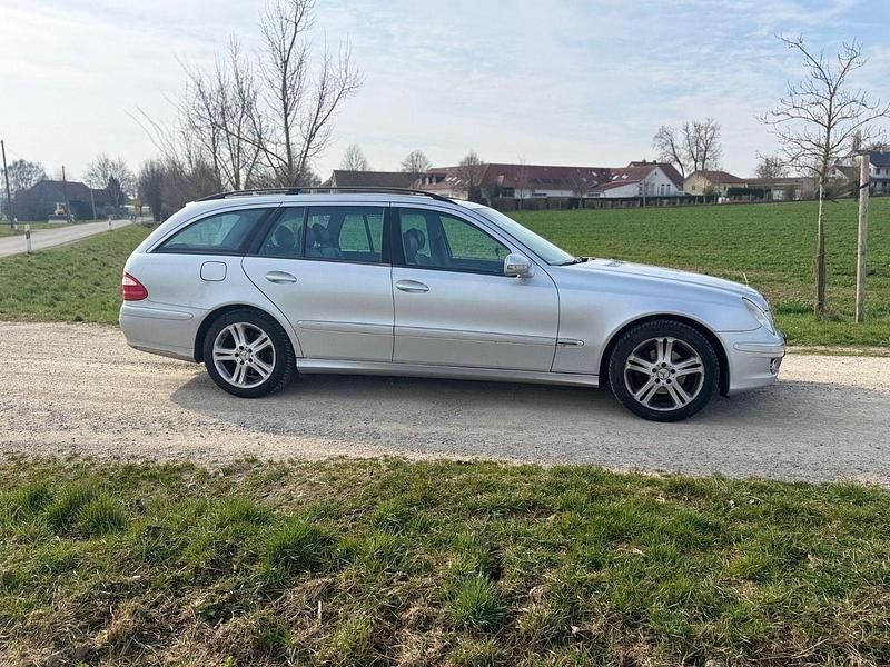 Używany Mercedes E280 190 KM (139 kW) 2006 Srebrny Kombi