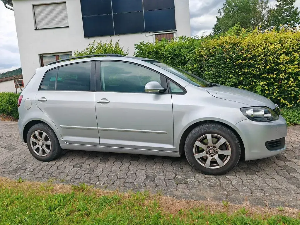 Gebraucht VW Golf Plus Comfortline 105 PS (77 kW) 2012 Silber Van / Kleinbus