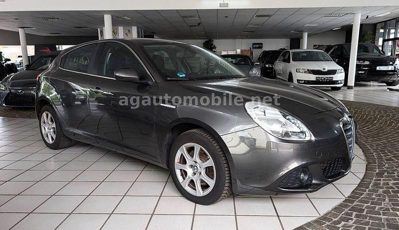 Grau Gebraucht 2013 Alfa Romeo Giulietta Turismo Kleinwagen | 7.799 € (Guter Preis) - Bild 1/4
