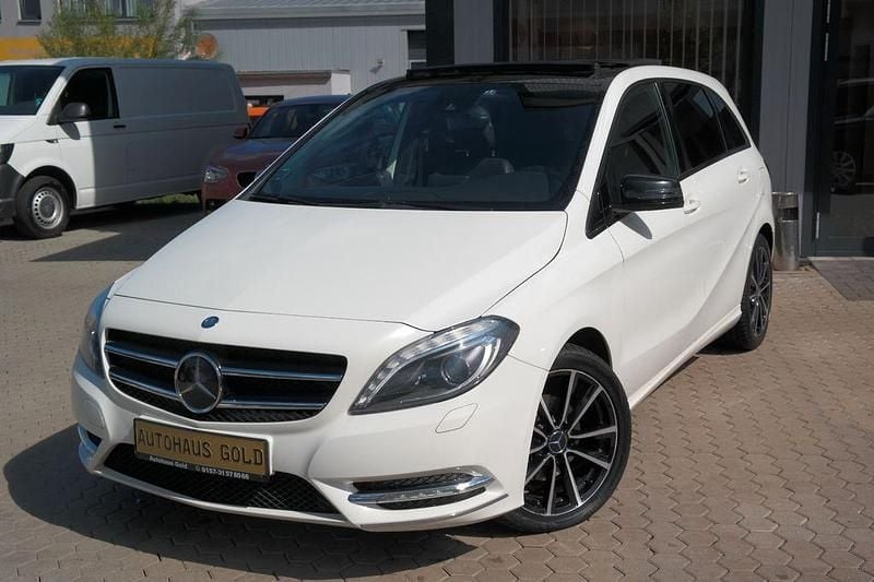 Gebraucht Mercedes B200 136 PS (100 kW) 2012 Weiß Van / Kleinbus