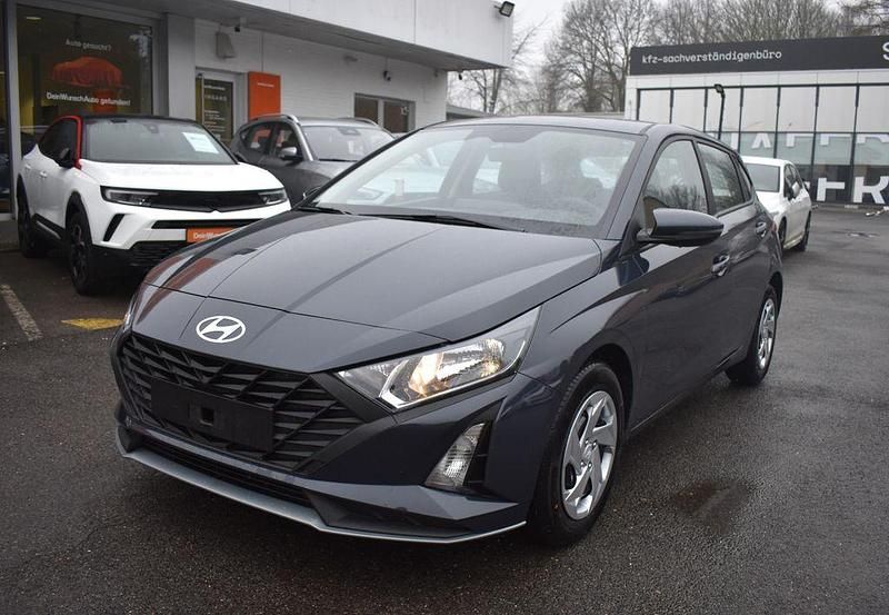 Grau Neu 2025 Hyundai i20 Limousine | 16.945 € (Guter Preis) - Bild 1/4