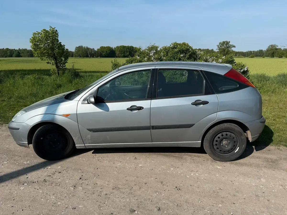 Gebraucht Ford Focus 101 PS (74 kW) 2002 Silber Limousine