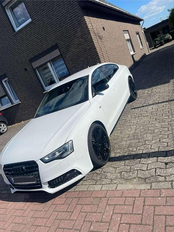 Weiß Gebraucht 2011 Audi A5 Comfort Coupé | 13.750 € - Bild 1/4