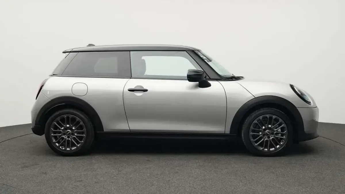 Używany Mini Cooper Classic 156 KM (114 kW) 2024 Szary Hatchback
