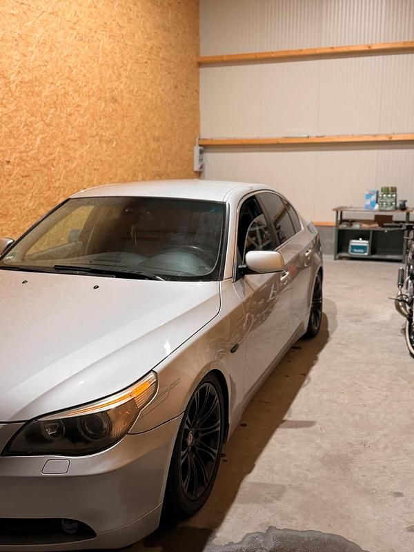 Gebraucht BMW 520 170 PS (125 kW) 2004 Silber Limousine