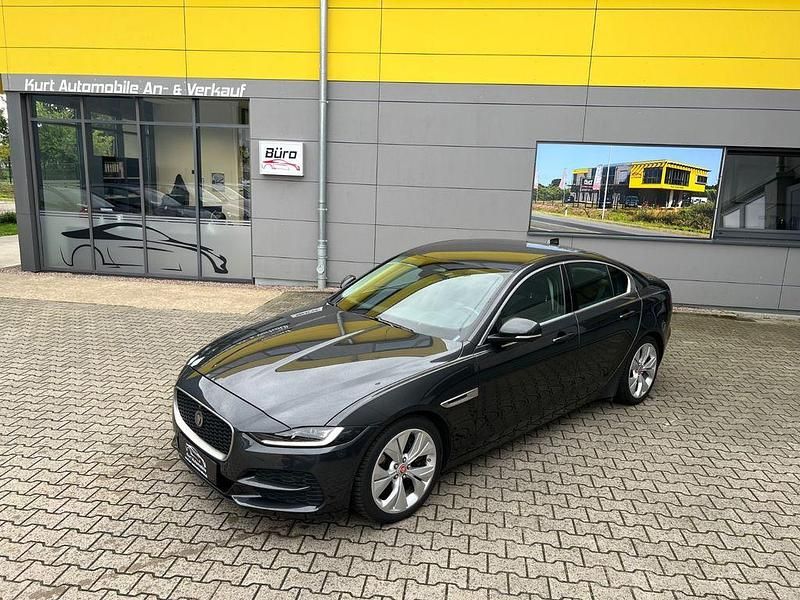 Grau Gebraucht 2021 Jaguar XE S Limousine | 21.990 € (Fairer Preis) - Bild 1/4