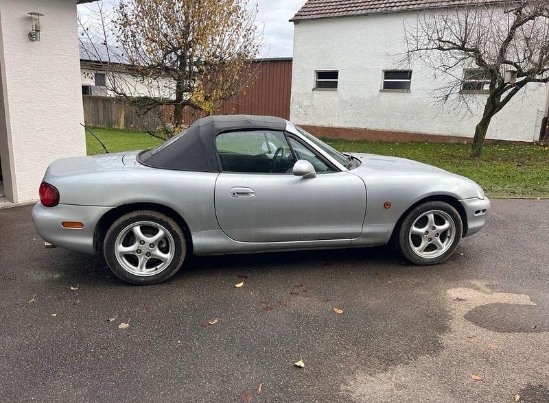 Second-hand Mazda MX5 140 CP (102 kW) 2000 Argintiu Cabrio